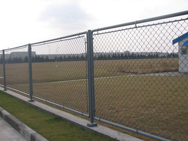 鐵絲網(wǎng)圍墻圖片1 鐵絲網(wǎng)圍墻圖片1