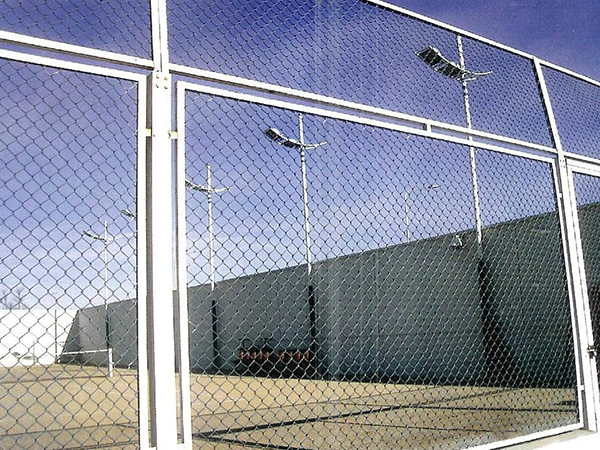 鐵絲網圍墻圖片2 鐵絲網圍墻圖片2