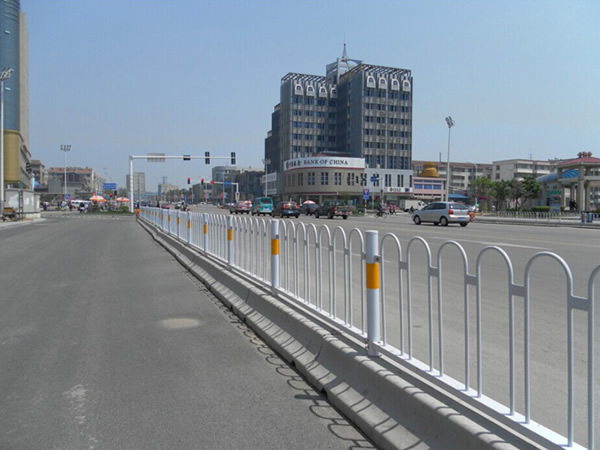 保山隔離帶護欄網圖片2