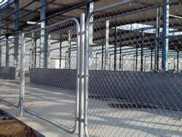 青海鐵絲網護欄圖片3