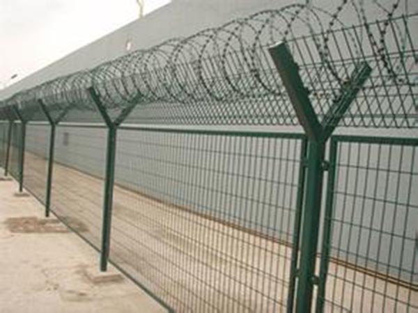 青海鐵絲網護欄圖片4