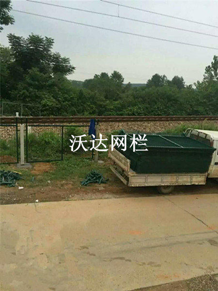 貴州滬昆鐵路貴州段防護柵欄護欄網項目圖片3