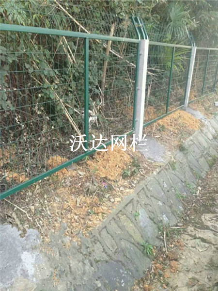 貴州滬昆鐵路貴州段防護柵欄護欄網項目圖片4
