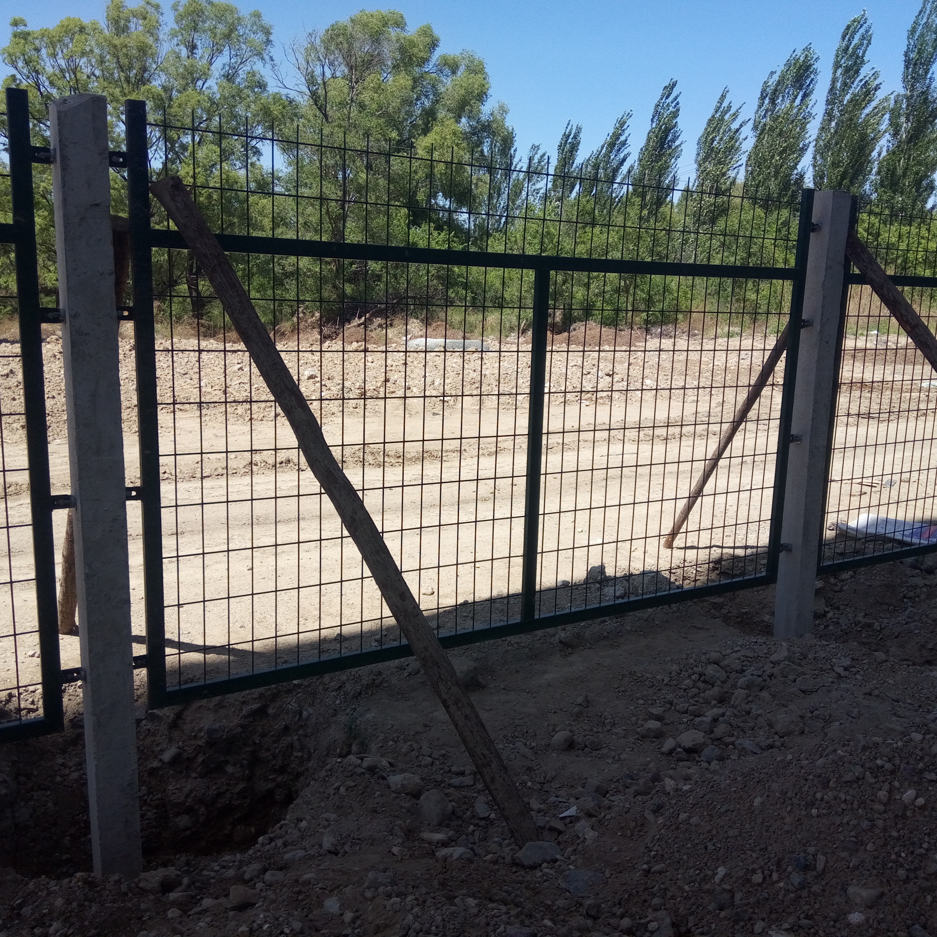 內蒙鐵路橋下防護柵欄圖片2