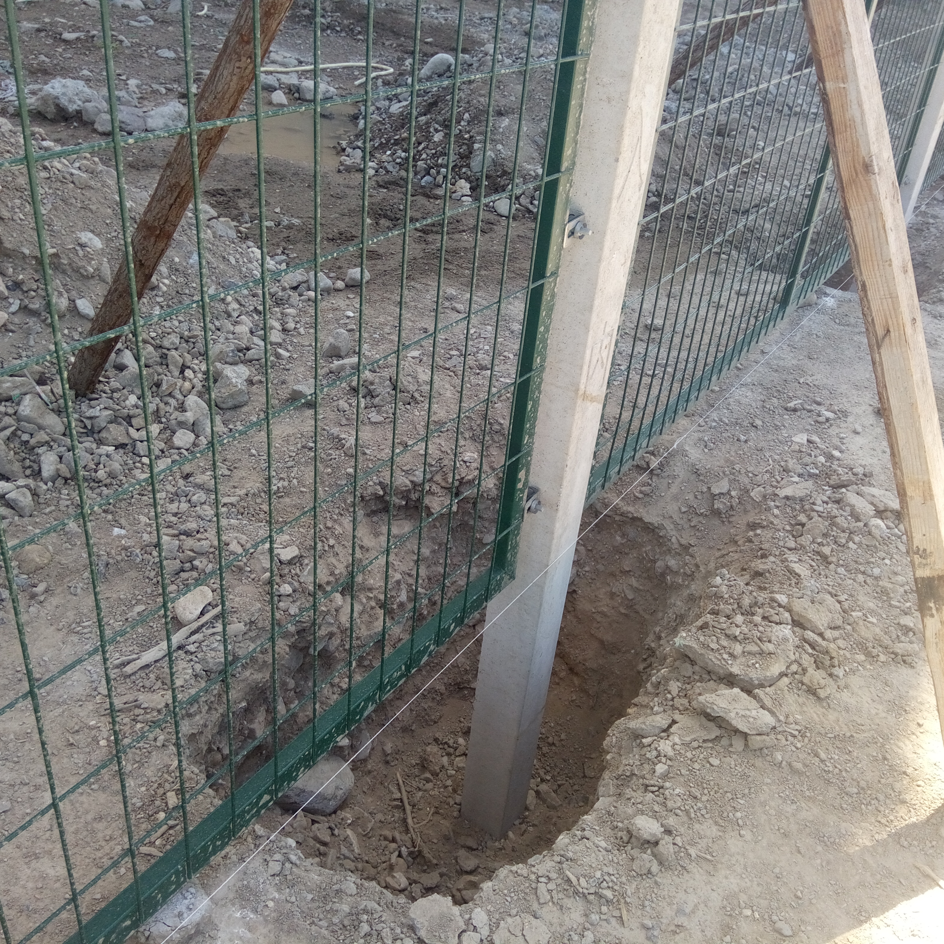 內蒙鐵路橋下防護柵欄圖片5