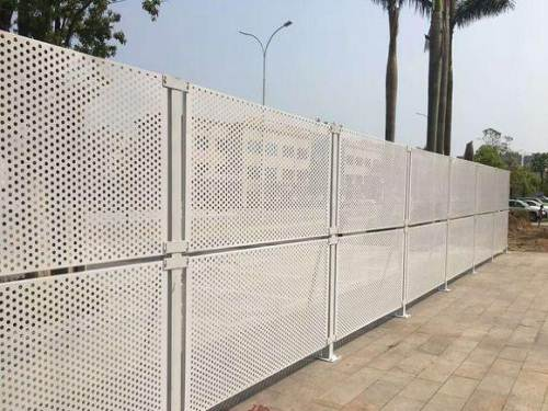 沖孔網(wǎng)護(hù)欄圖片5 沖孔網(wǎng)護(hù)欄圖片5