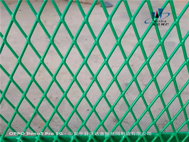 鋼板網(wǎng)護(hù)欄圖片2 鋼板網(wǎng)護(hù)欄圖片2