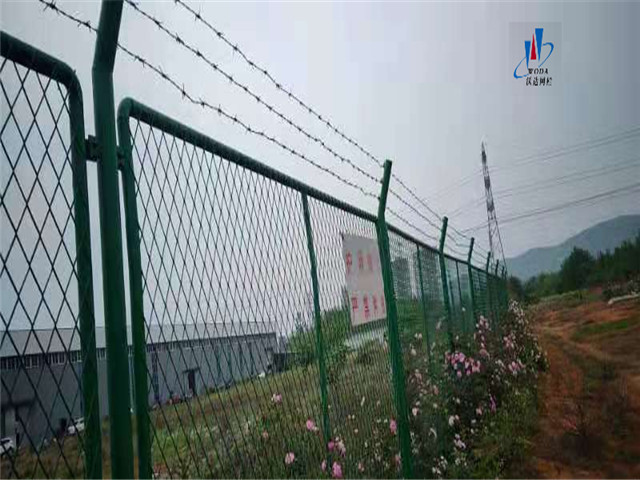 鋼板網(wǎng)護(hù)欄圖片3 鋼板網(wǎng)護(hù)欄圖片3