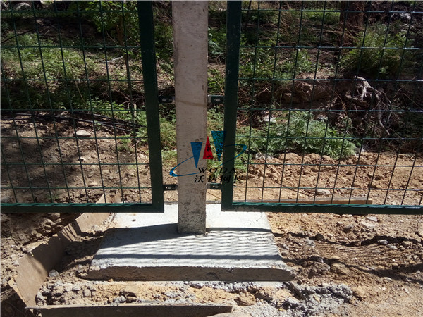 廣東鐵路護欄_金屬柵欄網片工程案例圖片3 廣東鐵路護欄_金屬柵欄網片工程案例圖片3