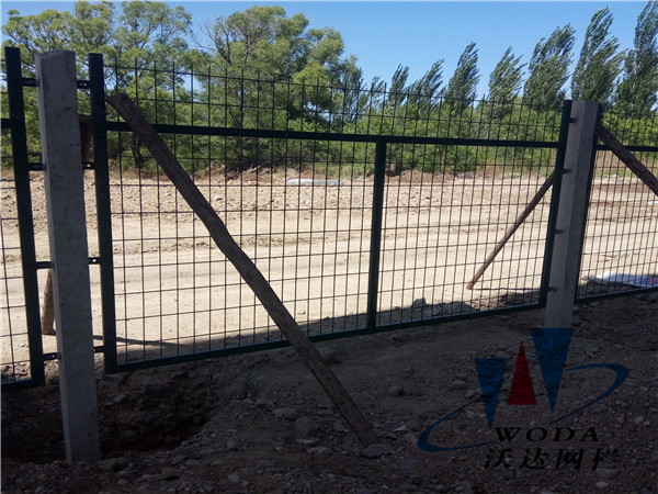 廣東鐵路護欄_金屬柵欄網片工程案例圖片4 廣東鐵路護欄_金屬柵欄網片工程案例圖片4
