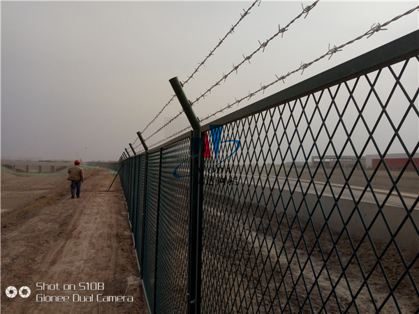 永康北京大興機場附近河道護欄網案例圖片5