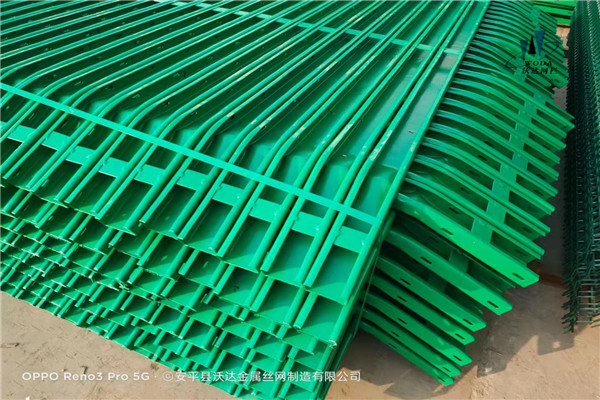 C型柱隔離柵圖片1 C型柱隔離柵圖片1