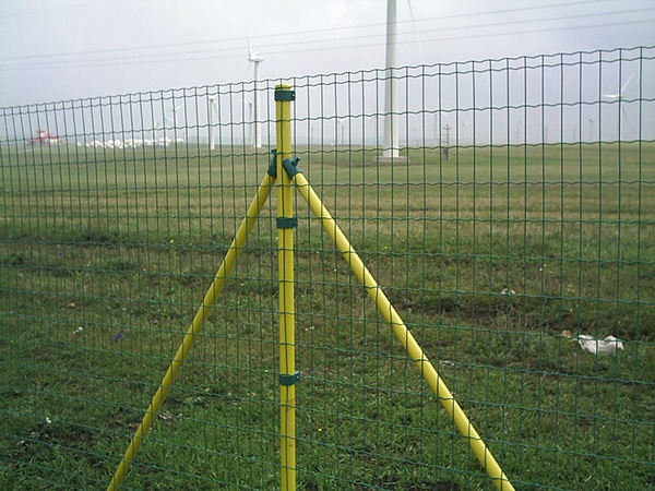 圈地護欄網(wǎng) - 安平縣中澤絲網(wǎng)制造有限公司圖片1